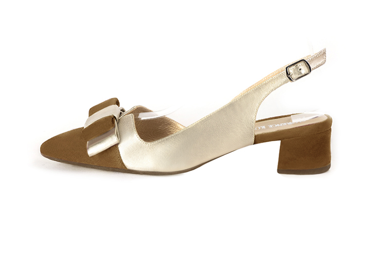 Caramel brown and gold elegant slingback heels, with a bow on the front. Tapered toe. Low flare heels. - Florence KOOIJMAN